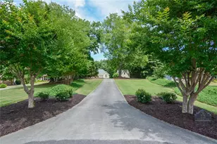 305 Lakeshore Dr, Hartwell, GA 30643 - Photo 1