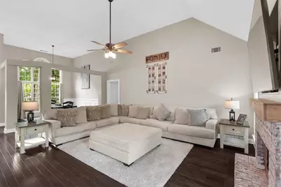 221 Woodford Way SE, Calhoun, GA 30701 - Photo 9