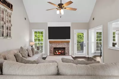 221 Woodford Way SE, Calhoun, GA 30701 - Photo 7