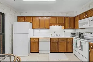 23201 Plantation Dr, Atlanta, GA 30324 - Photo 9