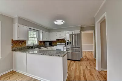 2451 Meadowglen Trail, Snellville, GA 30078 - Photo 17