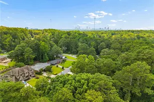 1744 Reindeer Dr NE, Atlanta, GA 30329 - Photo 33
