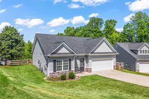 372 Highland Pointe Dr, Alto, GA 30510 - Photo 3