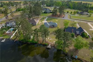 179 Woodlake Cir, Douglas, GA 31535 - Photo 3