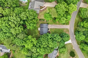 180 Wentworth Dr, Canton, GA 30114 - Photo 3
