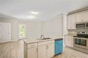 2826 Laurel Ridge Cir, East Point, GA 30344 - Photo 9