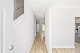 2826 Laurel Ridge Cir, East Point, GA 30344 - Photo 3