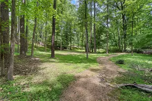 1340 W Garmon Rd, Sandy Springs, GA 30327 - Photo 15