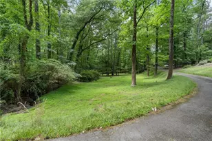 1340 W Garmon Rd, Sandy Springs, GA 30327 - Photo 13