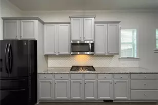 556 Avondale Hills Dr, Avondale Estates, GA 30032 - Photo 9