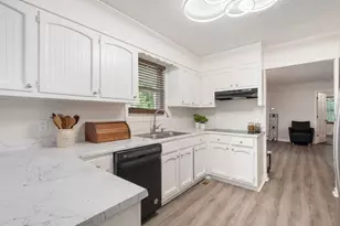 6372 Valley Dale Dr, Riverdale, GA 30274 - Photo 9