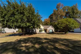 727 8 Point Ct, Suwanee, GA 30024 - Photo 3