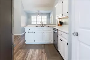 727 8 Point Ct, Suwanee, GA 30024 - Photo 9