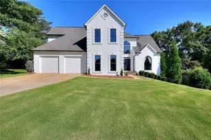 10590 Stonepoint Pl, Johns Creek, GA 30097 - Photo 3