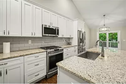 2708 Hawk Drive NE, Marietta, GA 30066 - Photo 9