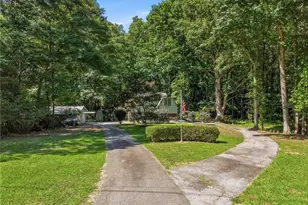 327 Lewis Cir, Commerce, GA 30529 - Photo 3