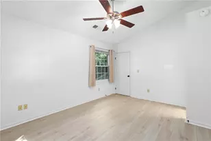 2883 Dresden Square Dr, Atlanta, GA 30341 - Photo 7