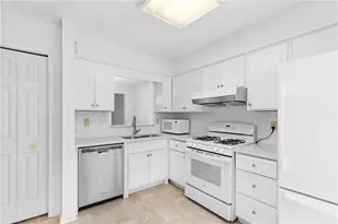2883 Dresden Square Dr, Atlanta, GA 30341 - Photo 15