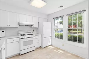 2883 Dresden Square Dr, Atlanta, GA 30341 - Photo 5
