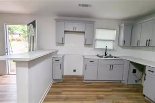 3283 Pebble Dr, Atlanta, GA 30344 - Photo 9