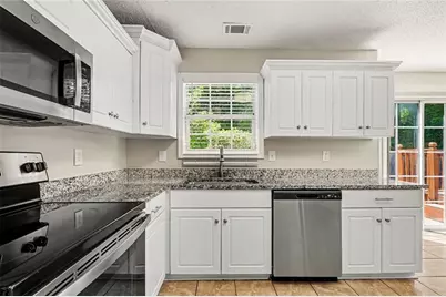 4489 Chestnut Lake Avenue, Lithonia, GA 30038 - Photo 9