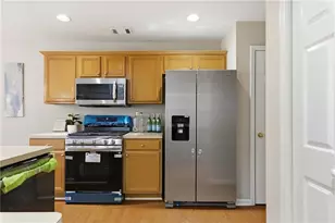 702 River Hill Dr, Lawrenceville, GA 30046 - Photo 11