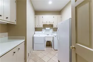 335 Cameron Ridge Dr, Atlanta, GA 30328 - Photo 17