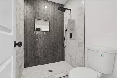 1027 Mainstreet Lake Drive, Stone Mountain, GA 30088 - Photo 15