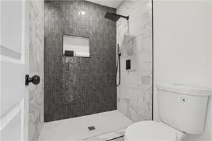 1027 Mainstreet Lake Dr, Stone Mountain, GA 30088 - Photo 15