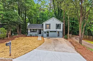 1027 Mainstreet Lake Dr, Stone Mountain, GA 30088 - Photo 27