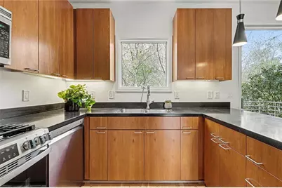 2465 Field Way NE, Atlanta, GA 30319 - Photo 9