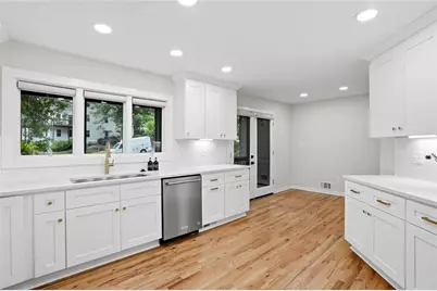 10210 Kinross Road, Roswell, GA 30076 - Photo 3