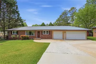 1226 Skyline Dr, Toccoa, GA 30577 - Photo 1
