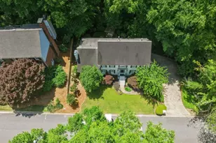 898 Byrnwyck Rd NE, Atlanta, GA 30319 - Photo 3