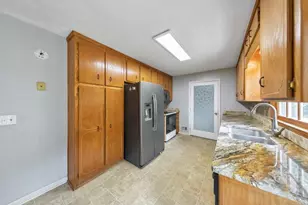 623 Peachtree Dr SE, White, GA 30184 - Photo 9