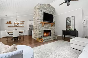 8915 Bayview Ct, Gainesville, GA 30506 - Photo 7