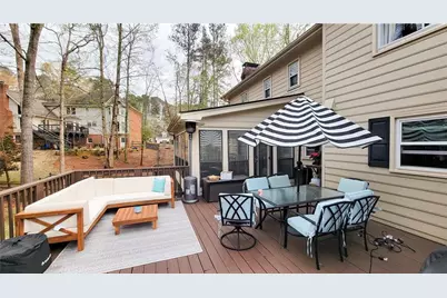 8595 Woodledge Lane, Roswell, GA 30076 - Photo 11