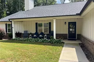 561 Oconee Ln, Commerce, GA 30529 - Photo 1