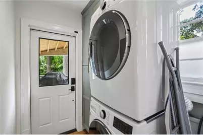 240 Sisson Avenue NE, Atlanta, GA 30317 - Photo 17