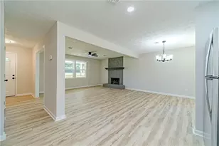 1351 Sommerset Dr, Lawrenceville, GA 30043 - Photo 17