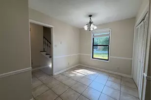 883 Yorkshire Ln, Lawrenceville, GA 30044 - Photo 3