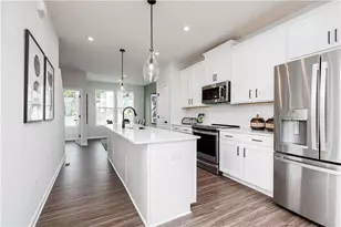 1422 Creekside Circle, Atlanta, GA 30318 - Photo 3