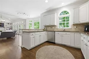 2046 Kinsmon Dr, Marietta, GA 30062 - Photo 11