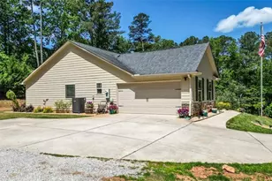894 Happy Valley Cir, Newnan, GA 30263 - Photo 11