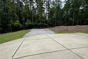 894 Happy Valley Cir, Newnan, GA 30263 - Photo 3
