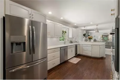 4770 Chatworth Court, Atlanta, GA 30342 - Photo 9