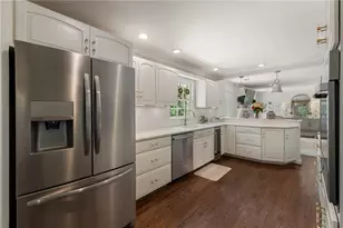 4770 Chatworth Ct, Atlanta, GA 30342 - Photo 9