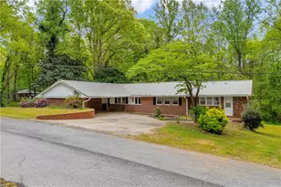 231 Honeysuckle Dr, Commerce, GA 30529 - Photo 1