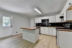 1625 Peachtree Cir, Lawrenceville, GA 30043 - Photo 7