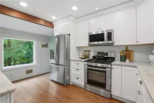 2484 Marguerite Pl N E, Marietta, GA 30068 - Photo 11